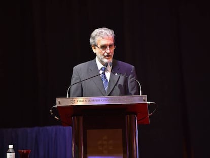 Jerónimo López impartiendo una conferencia en Kuala Lumpur (Malasia) durante la celebración de la SCAR 2016 Open Science Conference.