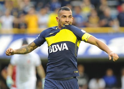 Tevez celebra su gol, el segundo de Boca.