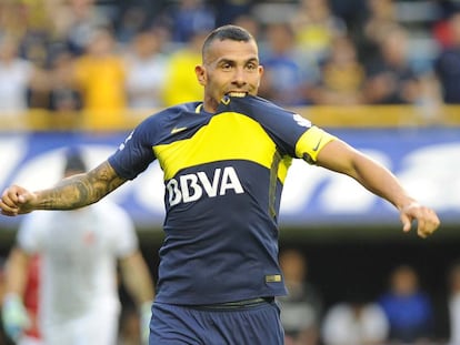 Tevez celebra su gol, el segundo de Boca.