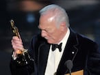 Tres veces candidato al Oscar, el intérprete obtuvo la estatuilla de Hollywood a los 82 años con ‘Beginners’. En la imagen, Christopher Plummer con el Oscar, el 26 de febrero de 2012. 