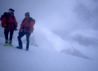 Las alpinistas, durante la ascensión.