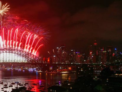 Fogos de artifício para celebrar o Ano Novo em Sidney (Austrália).