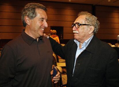 Iñaki Gabilondo (izquierda), con el escritor colombiano García Márquez.