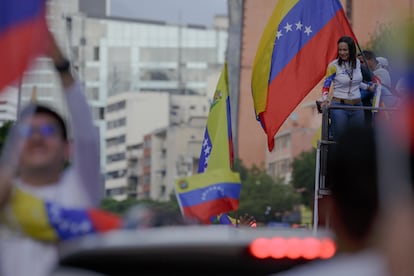 Por ahora, según las encuestas más fiables. Edmundo González, el candidato de consenso de la oposición, lidera prácticamente todos los sondeos, en algunos con una diferencia importante. 