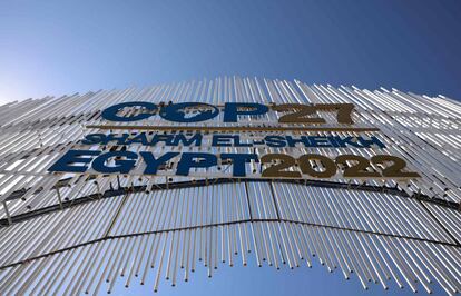 Entrada principal del centro de convenciones donde se celebra la COP27, en Sharm el-Sheij, Egipto.