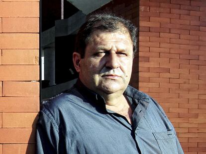 José Coy trabaja en el campo.