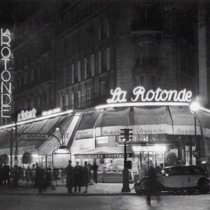 La Rotonde, Boulevard du Montparnasse, 1939. Private Collection. Artist Anonymous. (Photo by by Fine Art Images/Heritage Images via Getty Images)    ----PIEFOTO----  Imagen de La Rotonde, en París, en 1939.