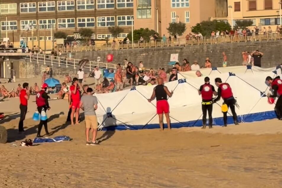 Muere un joven de 22 años tras caer al mar mientras pescaba en San Sebastián