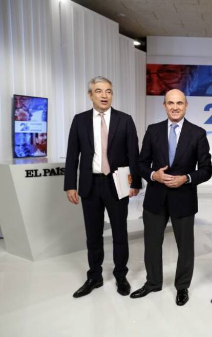 Luis Garicano y Luis de Guindos durante el debate electoral de EL PAÍS.