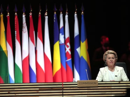 La presidenta de la Comisión Europea Ursula von der Leyen en mayo de 2021, durante la reunión de la UE en Oporto.