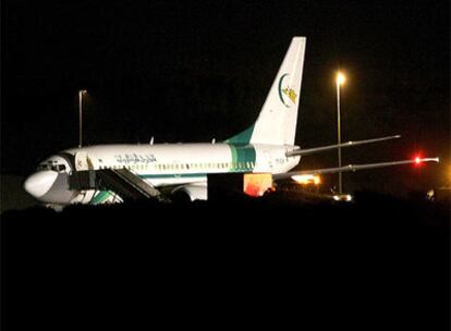 El avión de la compañía Air Mauritane tras aterrizar en la isla canaria