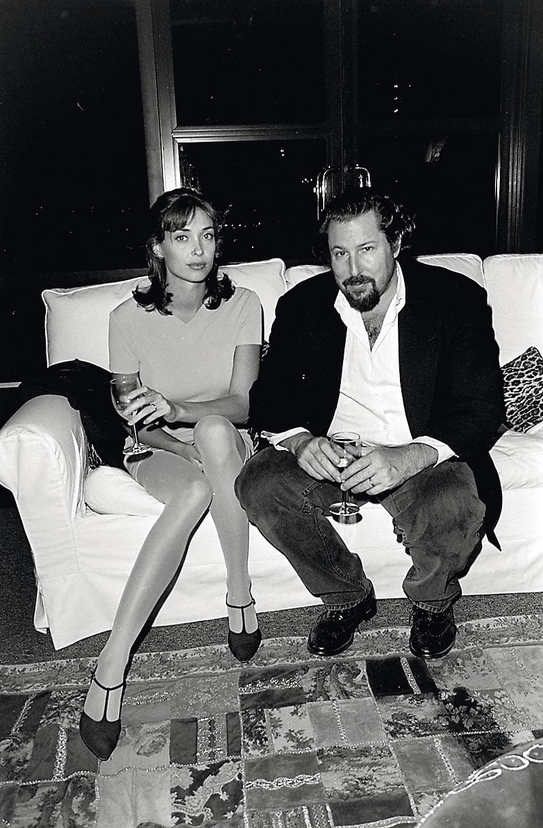 El artista Julian Schnael posa en 1995 junto a su entonces mujer, la exmodelo Olatz López Garmendia.