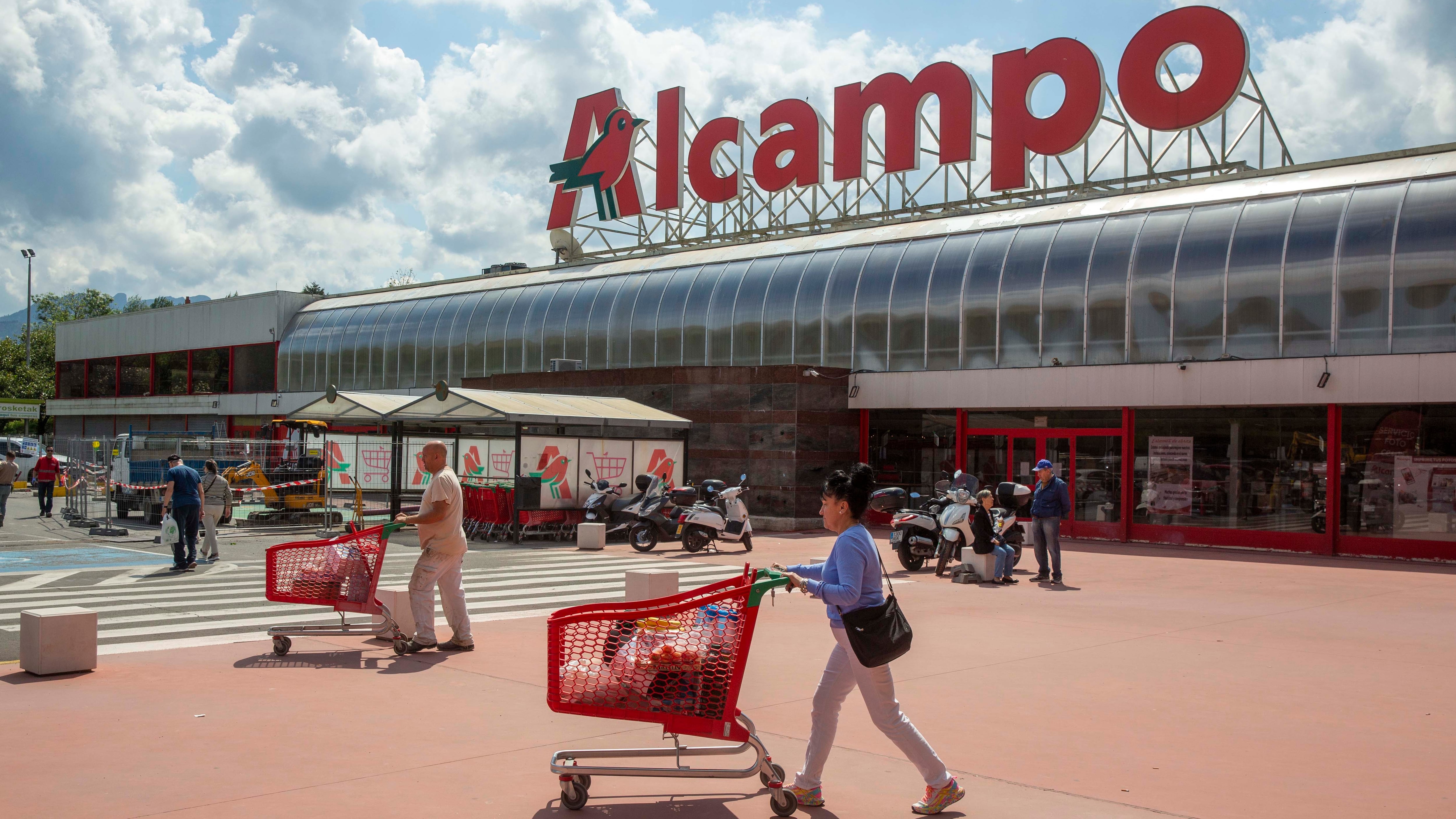 Carrefour y Alcampo, cara y cruz: la primera acelera ventas hasta junio y la segunda sigue a la baja