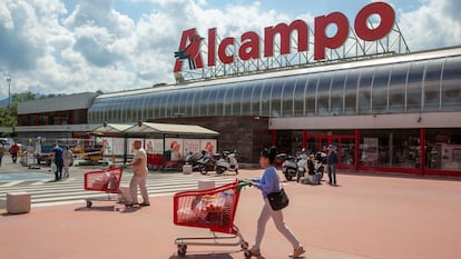 Exterior de un hipermercado Alcampo en Guipúzcoa.