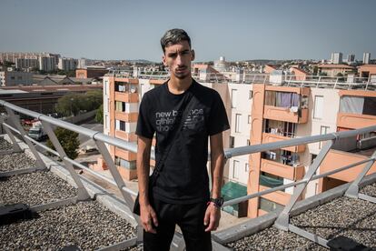 Nasser posaba este viernes en el barrio marsellés de Cité Bassens, en el norte de la ciudad francesa.