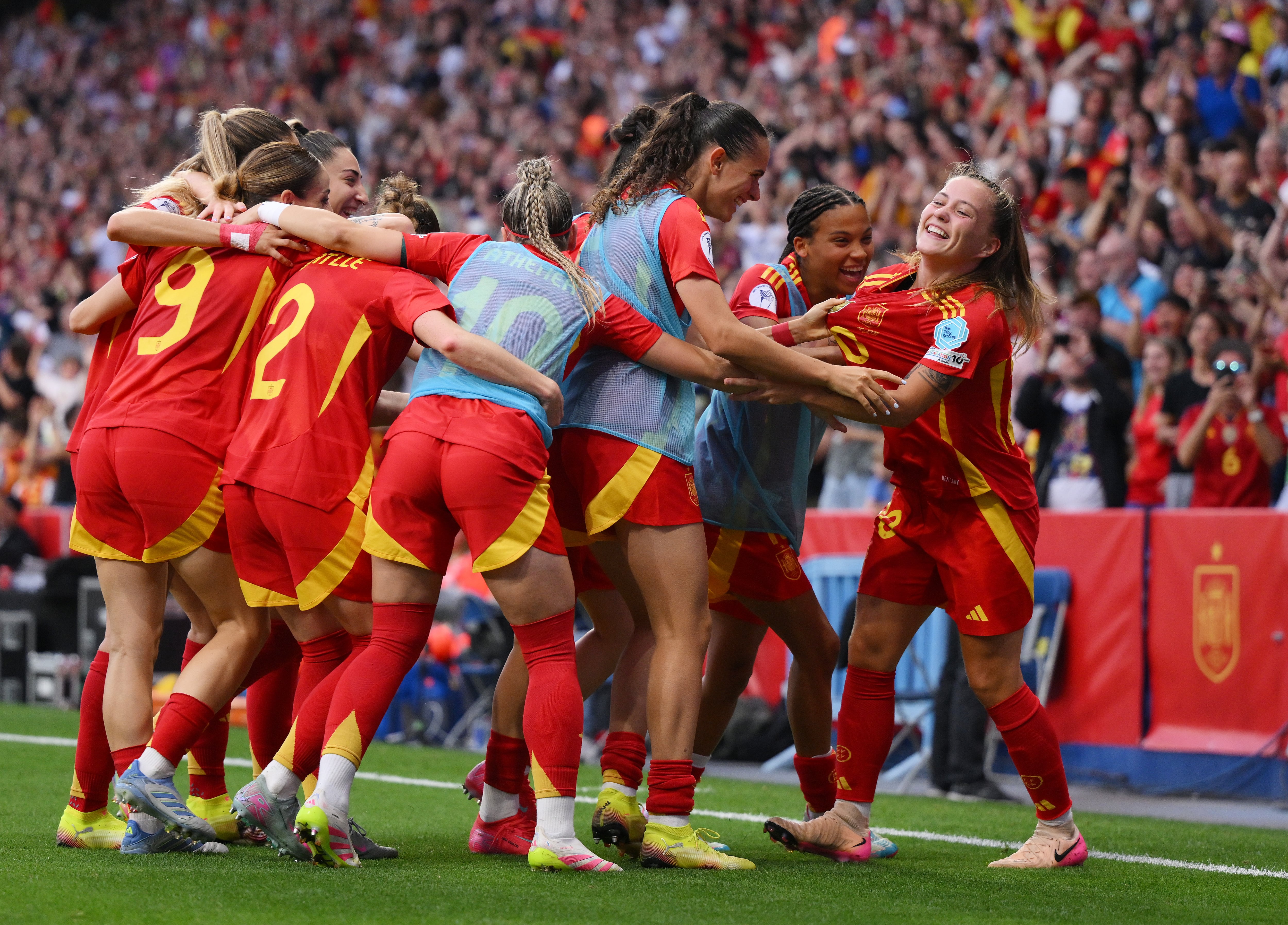 Un doblete de Claudia Pina ante Inglaterra impulsa a España a la ‘final four’ de la Nations League