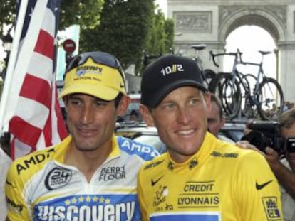 Armstrong junto a Hincapié en el Tour de 2005