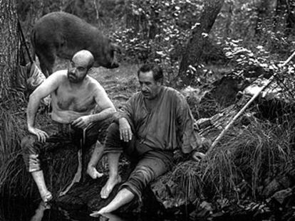 Antonio Resines, a la izquierda, y Alfredo Landa, en una escena de <i>La marrana</i>.