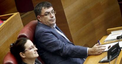 El portavoz de Compromís, Enric Morera, junto a la diputada Mònica Oltra.