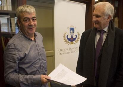 Sainz Alfaro (a la izquierda) y Echarri, en la presentación de los conciertos del Orfeón Donostiarra.