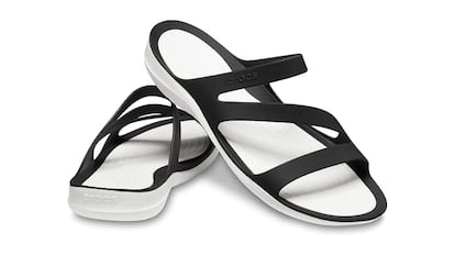 Estas sandálias femininas Crocs são ultraconfortáveis.