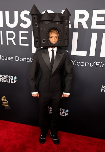 Jaden Smith con su tocado/castillo en la alfombra roja.
