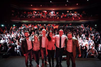 César Zafra, Marta Rivera, Toni Cantó, Begoña Villacís, Ignacio Aguado y Miguel Ángel Gutiérrez, tras el acto.