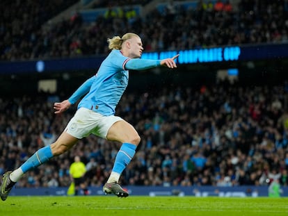 Haaland celebra uno de sus tres goles al Burnley el sábado en el Etihad.