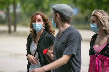 Mónica García, de Más Madrid, con su familia en la pradera.