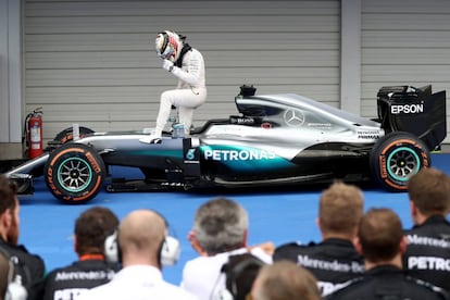 El británico Lewis Hamilton tras quedar tercero en el Gran Premio de Japón celebrado en el circuito de Suzuka.