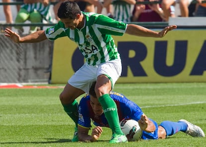 El Levante sorprendió al Betis en su casa, el conjunto verdiblanco suma su segunda jornada consecutiva perdiendo, Mel: "Nos ha faltado remate, tanto en la primera mitad como en la segunda. El partido se pone mal desde el inicio. Igual nos hubiera venido bien tener la bala de Jorge Molina".