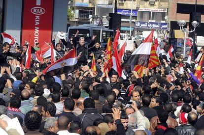 Cientos de egipcios se manifiestan en El Cairo en protesta por la tragedia de Port Said.