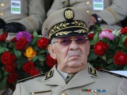 El jefe del Ejército se sitúa frente al clamor de la calle en Argelia como el defensor más poderoso del octogenario presidente