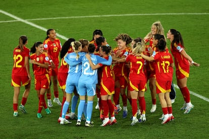 Las jugadoras españolas celebran el pase a la final.