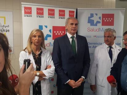 El consejero de Sanidad, Enrique Ruiz Escudero, presenta la campaña de vacunación frente a la gripe estacional en Pozuelo de Alarcón.