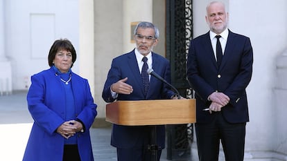 Adriana Delpiano, Luis Cordero y Álvaro Elizalde, en la conferencia de 8 de julio de 2025.