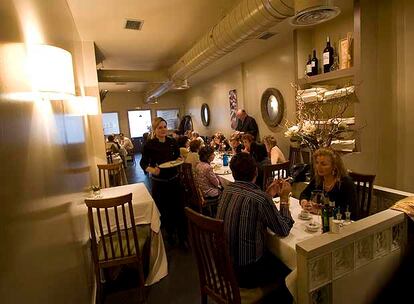 Comedor del nuevo restaurante Aldán, situado en la calle de Santa Engracia de Madrid.