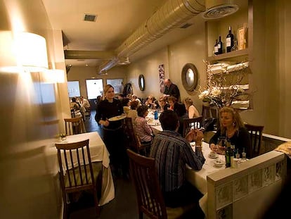 Comedor del nuevo restaurante Aldán, situado en la calle de Santa Engracia de Madrid.