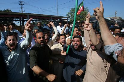 Supporters of Pakistan's former Prime Minister Imran Khan chant slogans as they block a road as a protest to condemn the arrest of their leader, in Peshawar, Pakistan, on May 9, 2023.