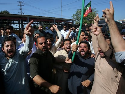 Supporters of Pakistan's former Prime Minister Imran Khan chant slogans as they block a road as a protest to condemn the arrest of their leader, in Peshawar, Pakistan, on May 9, 2023.