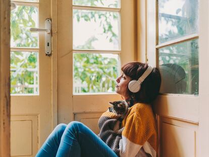 Mirar fotos del pasado y escuchar canciones de hace años: ¿es la nostalgia la última consecuencia de la pandemia?