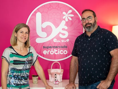 Nathalie Jullin y Óscar Pierre,  fundadores de Lys Erotic Store.