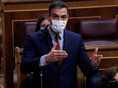 El presidente del Gobierno, Pedro Sánchez, interviene durante una sesión de control al Ejecutivo en el Congreso para dar cuenta de la gestión de la pandemia, en octubre de 2020.