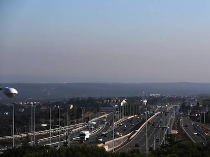 Boina de contaminación sobre la ciudad de Madrid vista desde Torrelodones, este jueves.