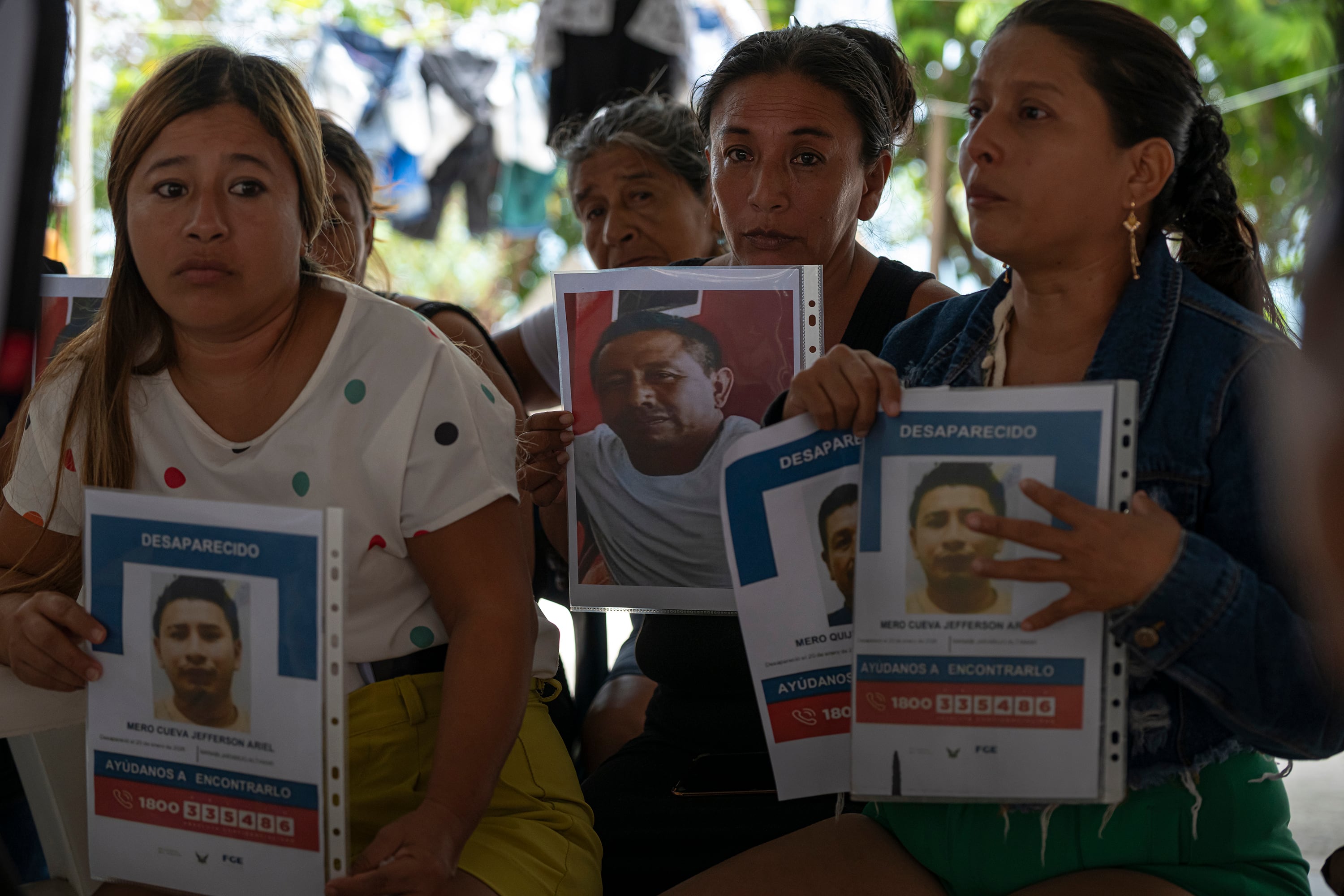 Jahaira Mero y Patricia Delgado, familiares de Jefferson Mero Cueva.