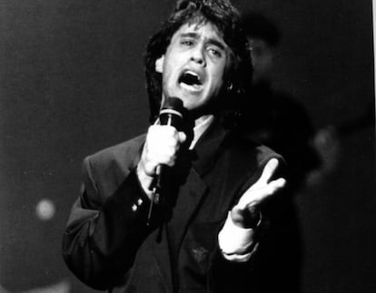 Imagen del cantante Sergio Dalma interpretando por primera vez la canción 'Bailar pegados', con la que representó a España en el Festival de Eurovisión en 1991