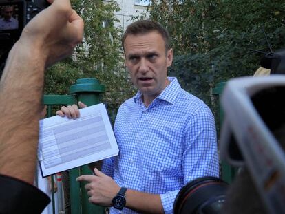 El opositor ruso Alexéi Navalni habla con la prensa, el pasado 8 de septiembre durante las elecciones municipales en Moscú.