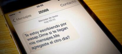 Te llega un mensaje tipo SMS diciéndote que "te están hablando por WhatsApp..." y te incitan a responder directamente por aquí. Si nadie te está hablando por WhatsApp, esto es mentira, y en cualquier caso responder te puede suponer una suscripción no deseada a costosos servicios SMS premium. ¡No respondas!