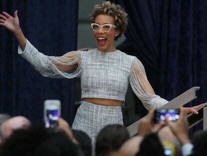 Amy Sherald en la presentaci&oacute;n de los retratos de Barack y Michelle Obama el lunes en Washington