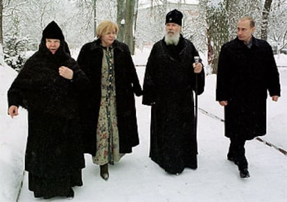 El presidente Putin y su esposa Lyudmila, junto al patriarca ortodoxo Alexy II.